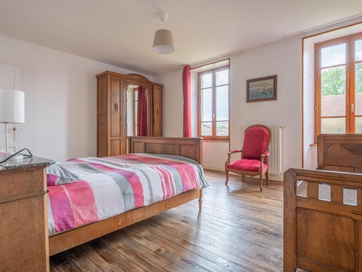 Vintage Holiday Home With Private Garden Nouart Chambre photo